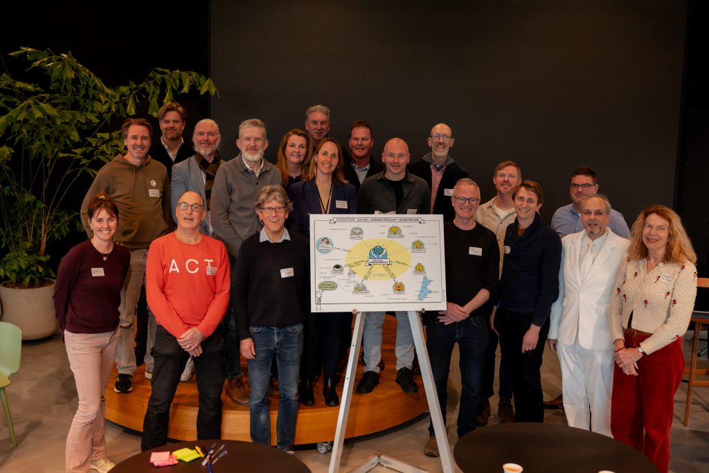 Deelnemers bijeenkomst presentatie S.E.E.D.-project in Haarlem met getekend ecosysteem. Foto: Paridon Pictures
