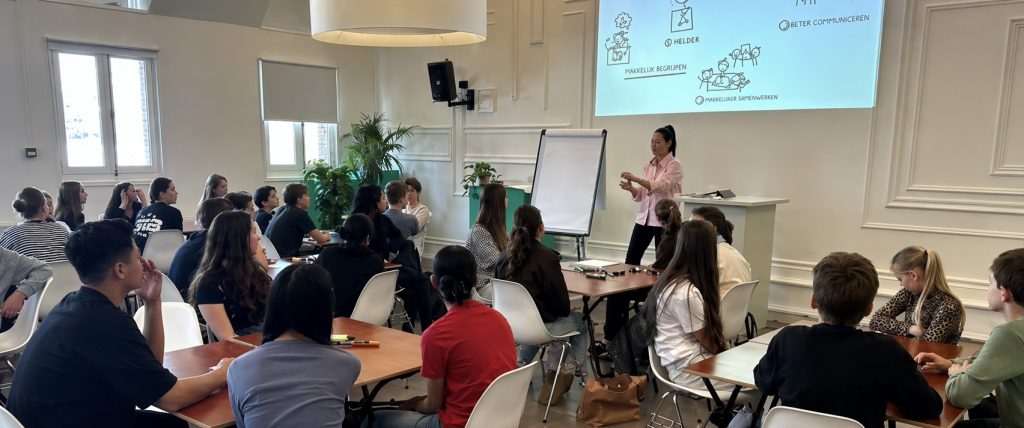 Leerlingen tijdens Teken je pitch workshop Viruskener 2026