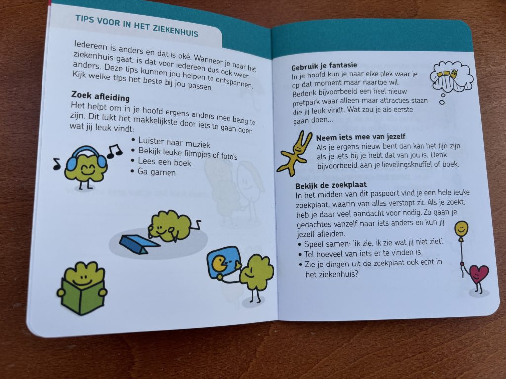 Pagina met tips om te ontspannen in het ziekenhuis, illustratie in het kinderpaspoort van Studio Limón