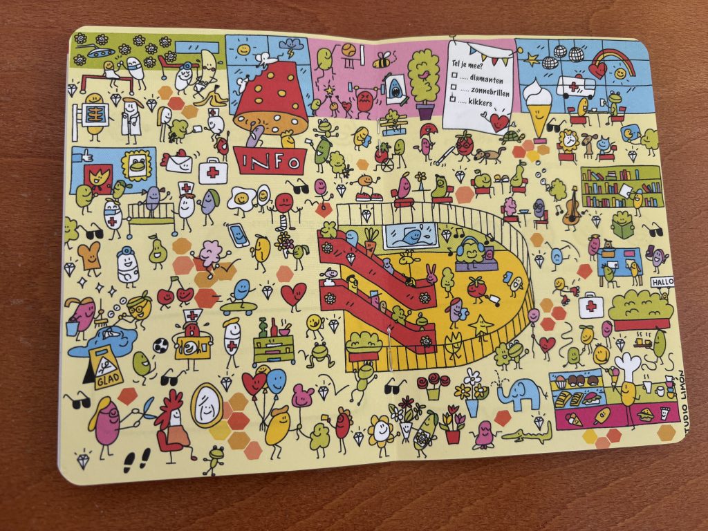 Pagina 'Naar het ziekenhuis' uit het kinderpaspoort met emoticons en checklist, illustratie Studio Limón